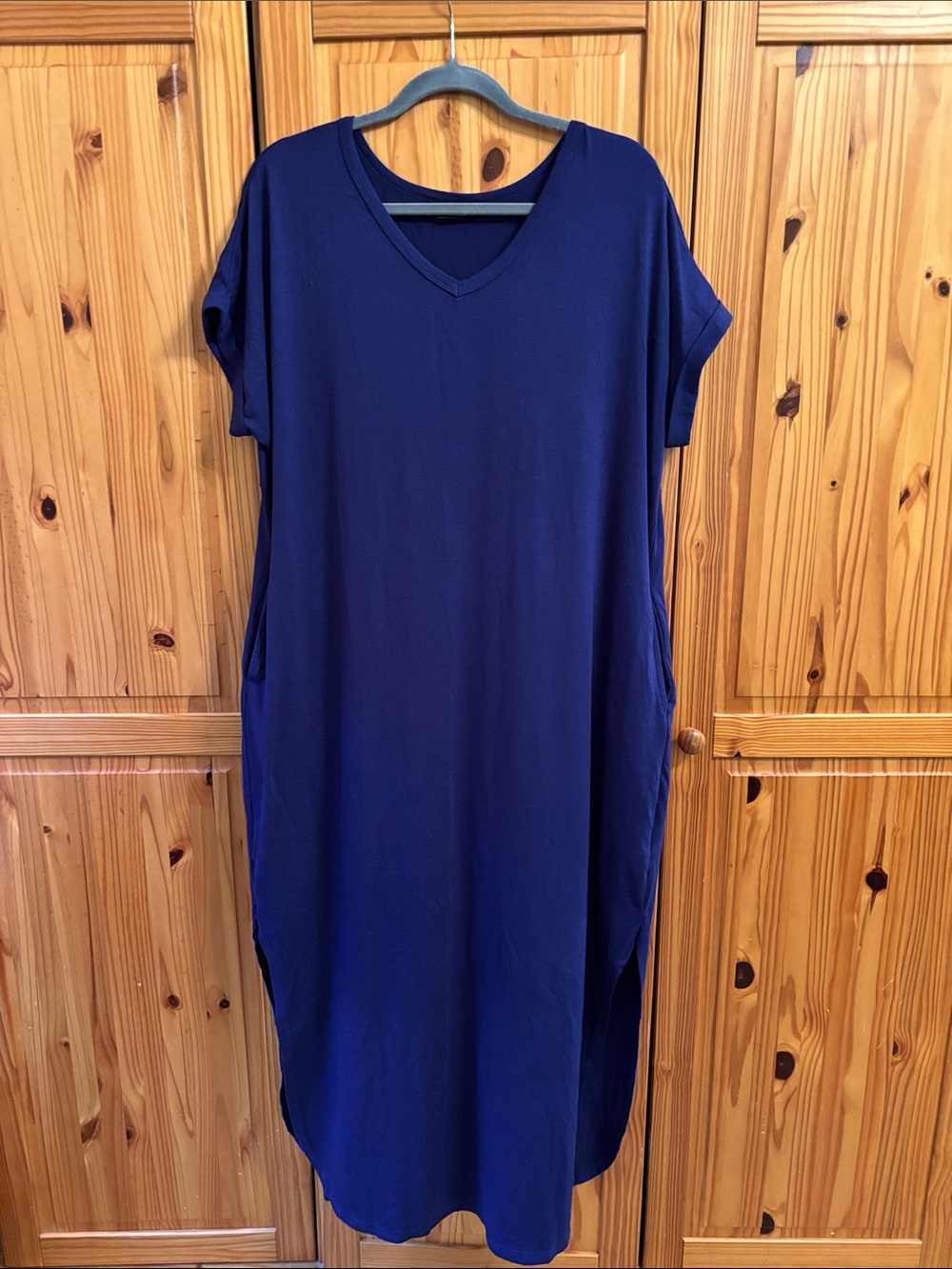 Women’s V-Neck Maxi Dress w/pockets. Casual & comfy after a day in the sun!
